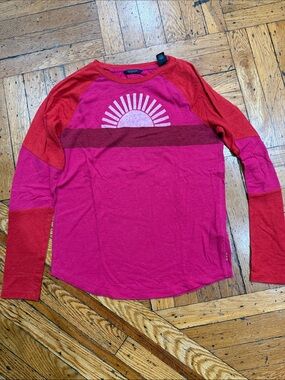 Sunrise Graphic Long Sleeve Tee in Pink & Red